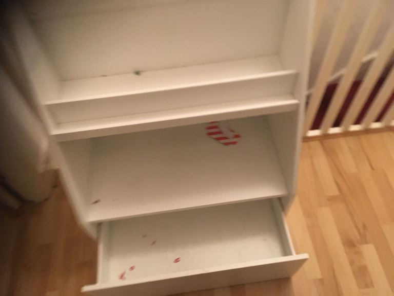 Kids bookcase with drawer