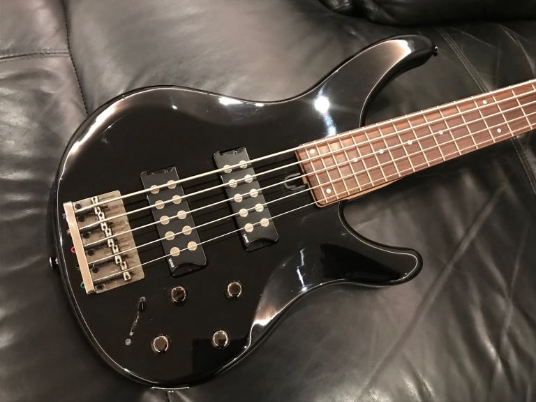 Yamaha TRBX305 5-String Bass Guitar,  Piano Black, sounds awesome 💪🎸