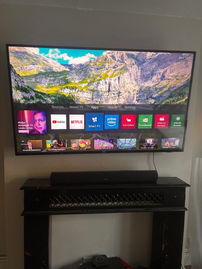 Philips 58inch Ultra HD 4K HDR Smart TV (has a single blue vertical line) 