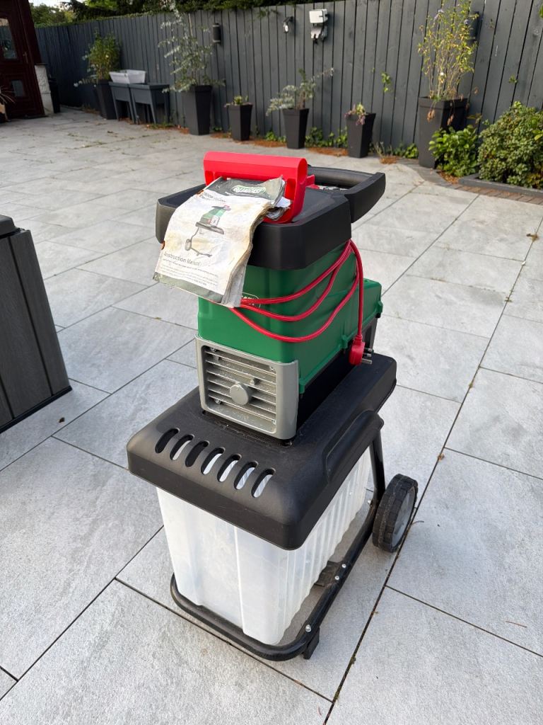 Garden Shredder / Chipper with Collection Box – Good Condition
