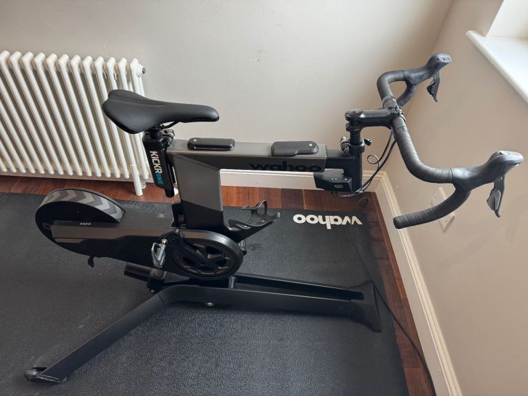Wahoo KICKR V2 Indoor Smart Bike Trainer - mint, as new PLUS free KICKR mat and cycling table