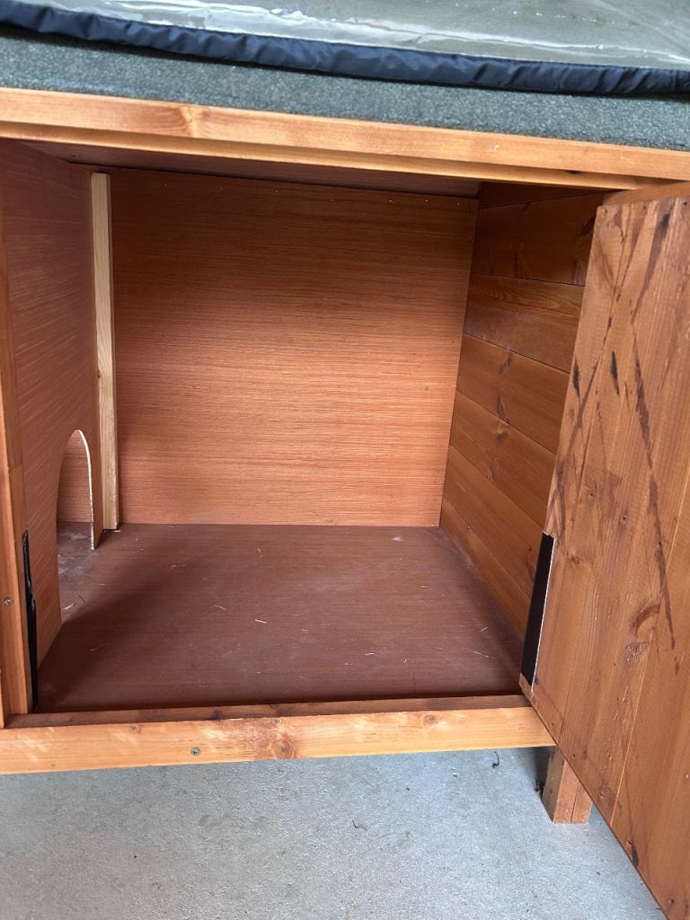 Outdoor guinea pig hutch.