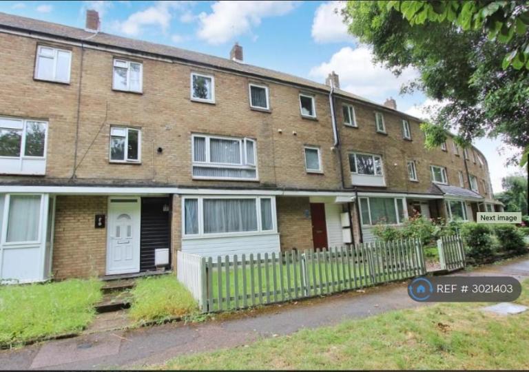 1 bedroom flat in Wellbury Terrace, Hemel Hempstead, HP2 (1 bed) (#3021403)