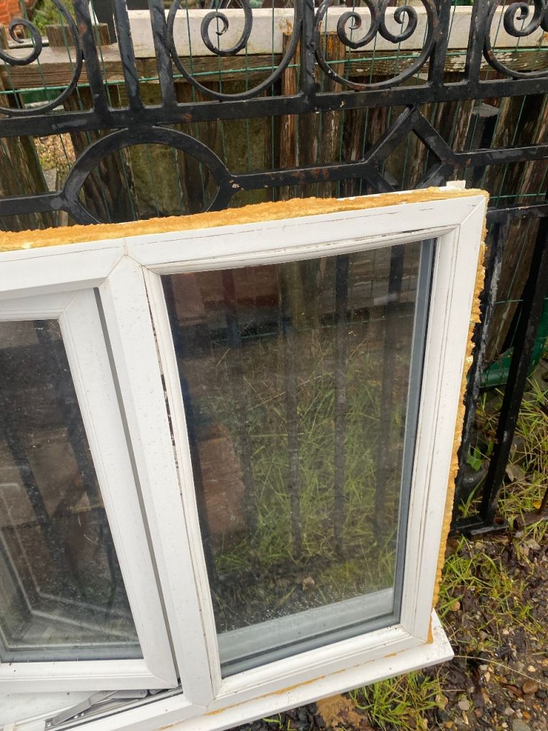 UPVC WINDOW WITH SILL £75 