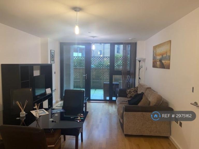 2 bedroom flat in Jubilee Heights, London, SE10 (2 bed) (#2975162)