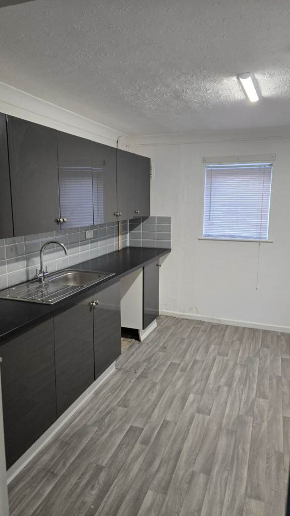 Large House 5 bedroom with parking and garden New Costessey NR5