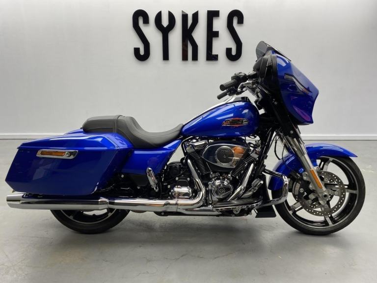 2025 Harley-Davidson FLHX Street Glide 117 in Blue Burst and Chrome Trim