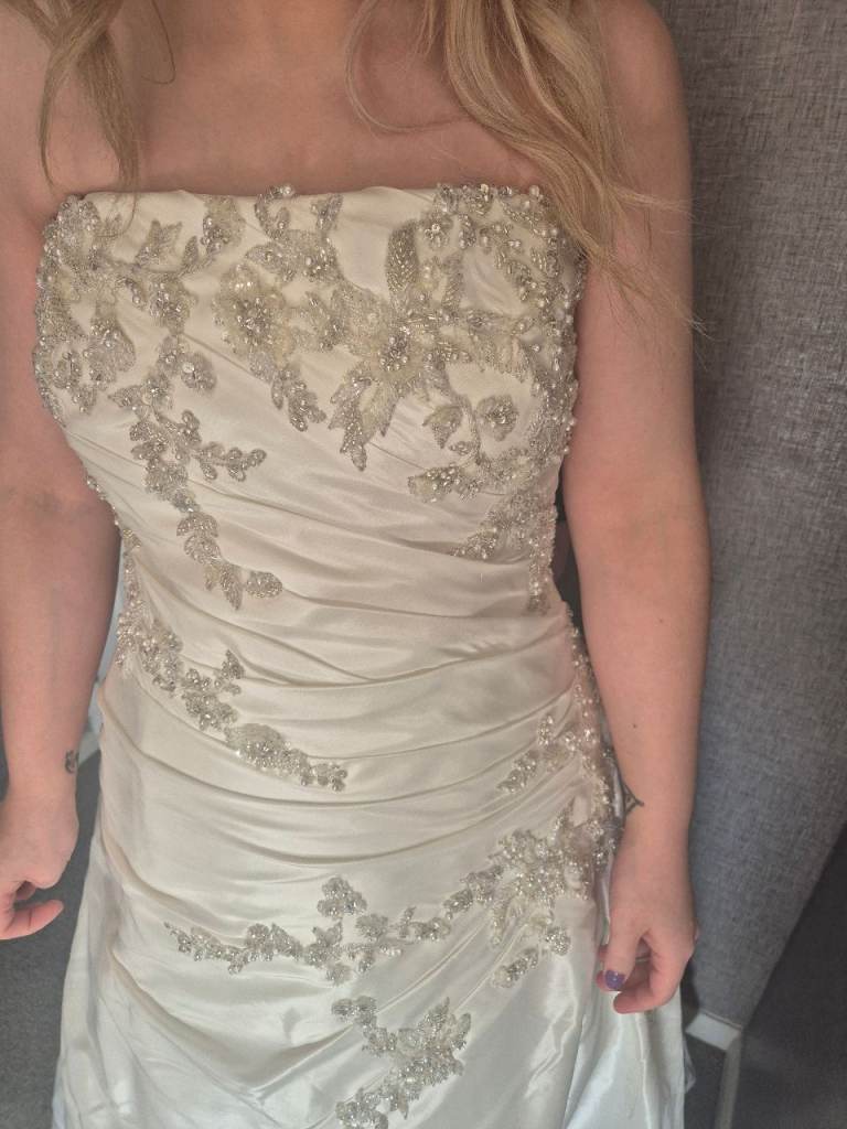 Diamantés wedding dress