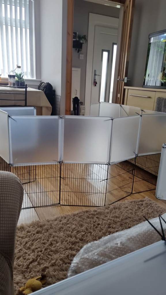 🟠🟠🟠SOLD🟠🟠🟠Double panelled animal enclosure/playpen with door