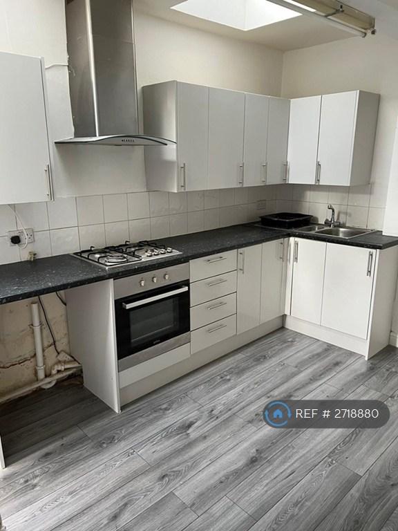 2 bedroom flat in Bulkington Road, Bedworth, CV12 (2 bed) (#2718880)