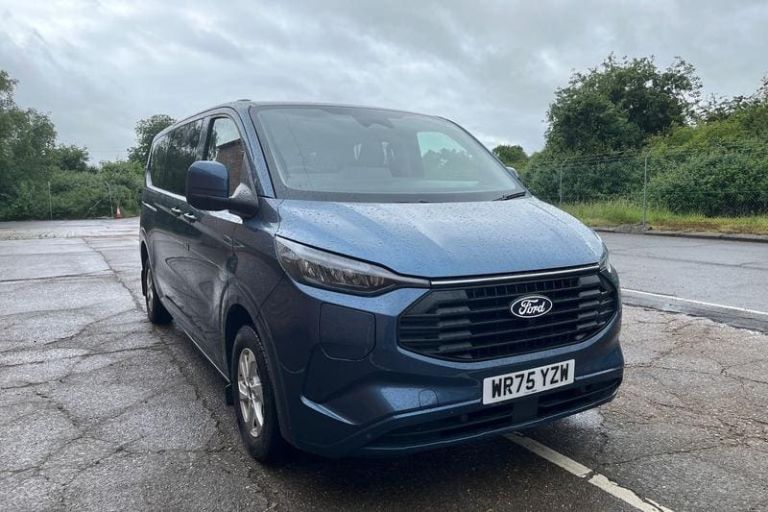2025 Ford Transit Custom 2.5 PHEV 232ps H1 Kombi Limited 9 Seater Auto MPV PETROL/ELECTRIC Automatic