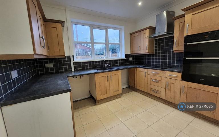 3 bedroom house in Commodore Place, Wigan, WN5 (3 bed) (#2771035)