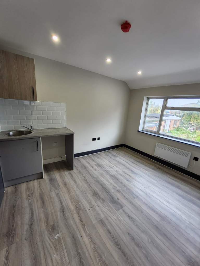 HMO Studio Flat – Wandsworth Area - UB6 8DY – DSS Welcome (35+)