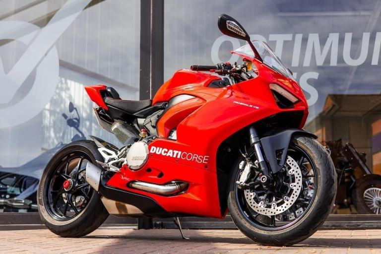 Ducati Panigale V2 LOW MILES ! CARBON ! EXTRAS ! STUNNING