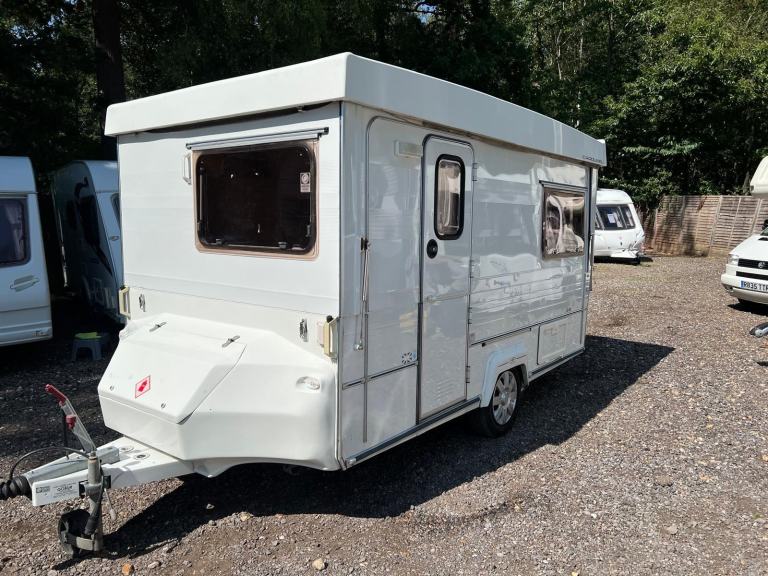 GO BUR CAROUSEL 12/2S - 2 BERTH - 2005 - MOTOR MOVER - POP UP CARAVAN