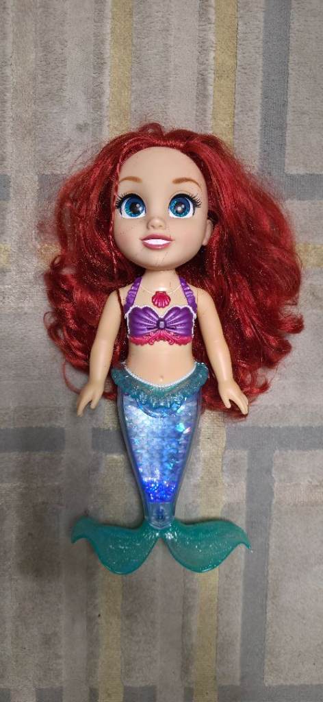 Ariel Mermaid Doll with Light-Up Tail – Good Condition