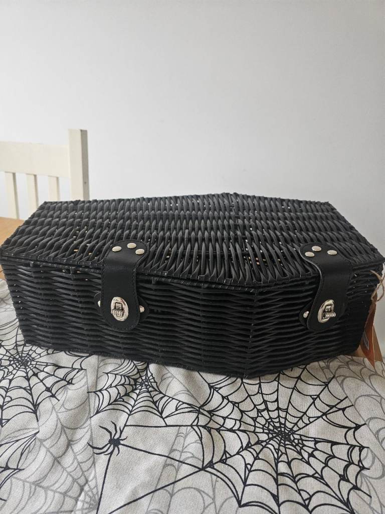 Coffin Shaped Wicker Basket – Gothic / Alternative Storage – BNWT Large 43cm