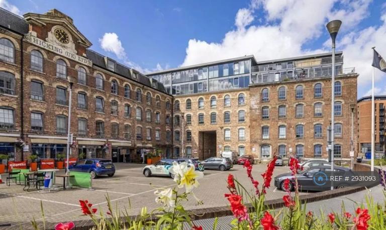 2 bedroom flat in Queens Road, Nottingham, NG2 (2 bed) (#2931093)