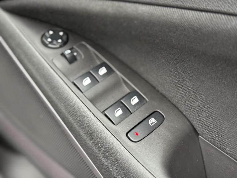 2019 Vauxhall Crossland X 1.2T ecoTec [110] SE 5dr [6 Speed] [S/S] HATCHBACK PETROL Manual