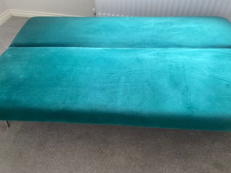 Lovely Emerald Green Velvet Bed Settee 