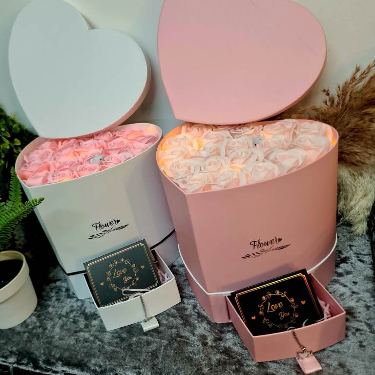 ***Brand new*** Beautiful Heart-Shaped Gift Box With LED's and Sliding Draw 