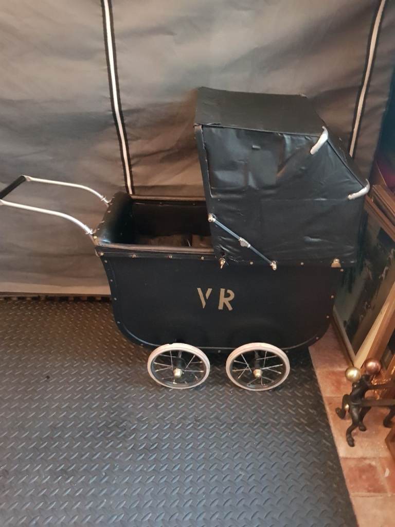 Very early vintage coach built carrige