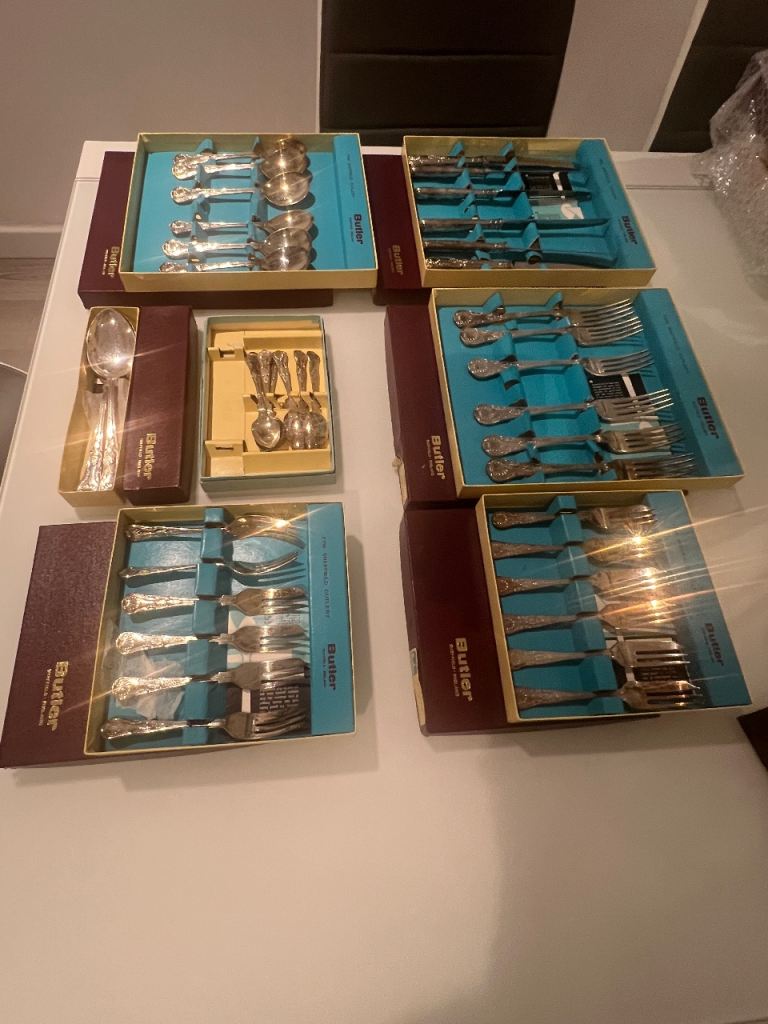 Butler Sheffield Cutlery Set – Vintage, Good Condition
