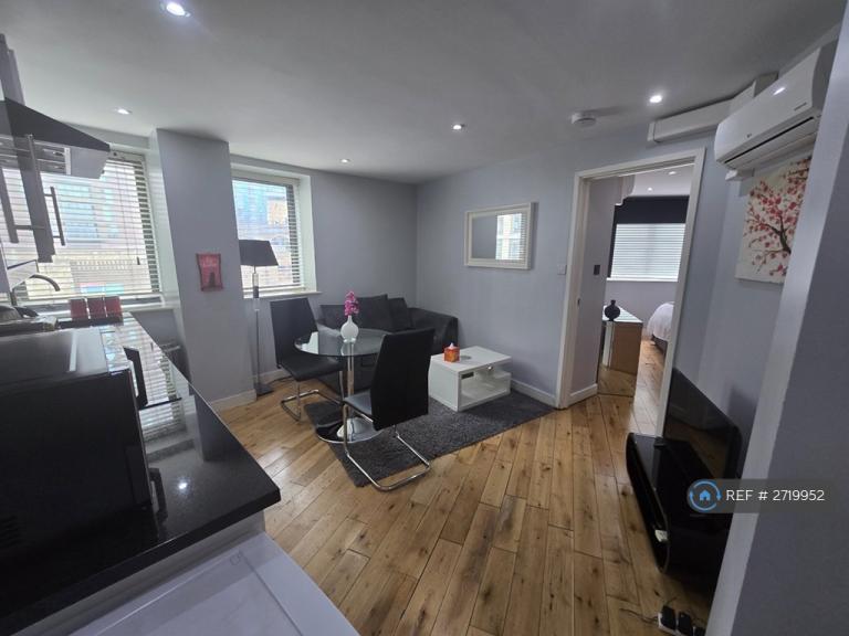 1 bedroom flat in Creative House, London, SW8 (1 bed) (#2719952)