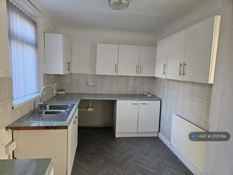 3 bedroom house in Long Lane, Huddersfield, HD5 (3 bed) (#2721784)