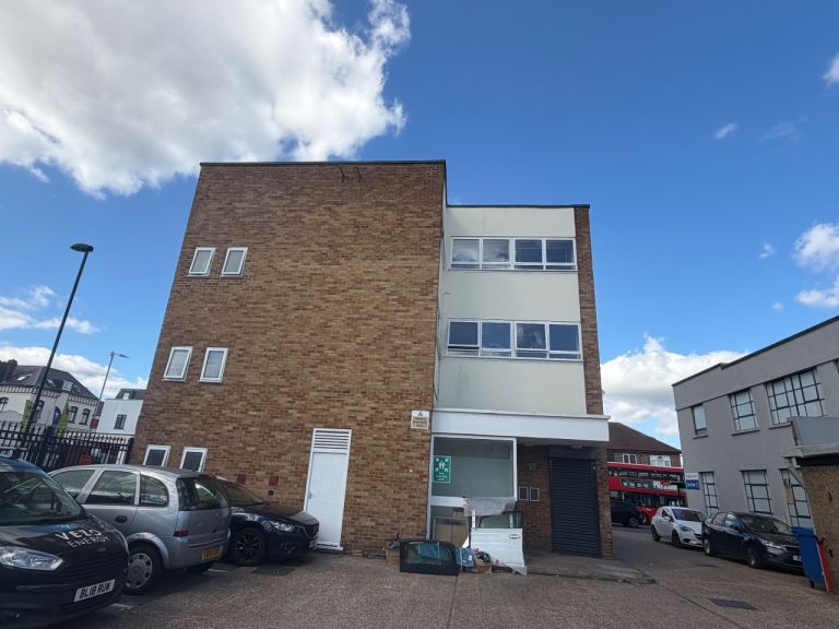 OFFICE / BUSINESS ROOMS TO RENT – SURBITON KT6 – FLEXIBLE SIZES + STORAGE AVAILABLE