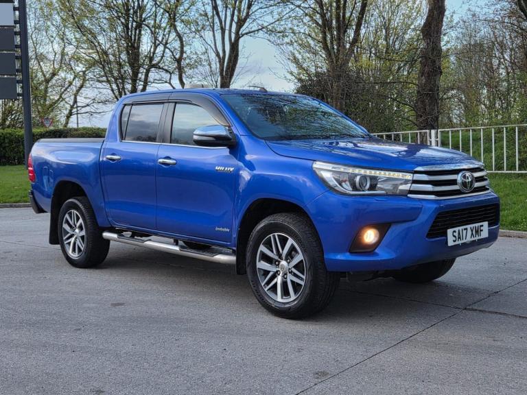 2017 Toyota Hilux 2.4 D-4D Invincible 4WD Euro 6 4dr (TSS, 3.5t) PICK UP Diesel Manual