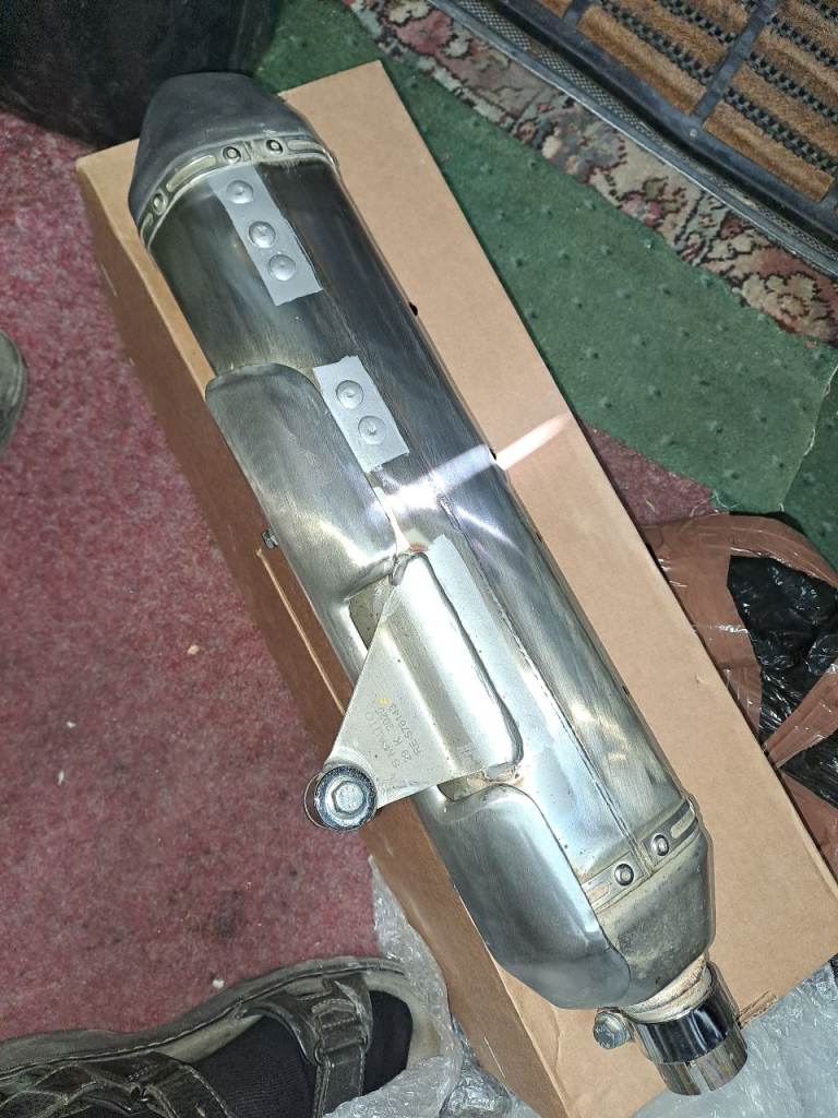 Royal Enfield Hymalayan 450 exaust.