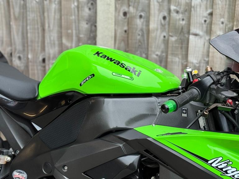 KAWASAKI NINJA ZX10R ANNIVERSARY EDITION 2011 (11) SUPER SPORT + 8,500 MILES 
