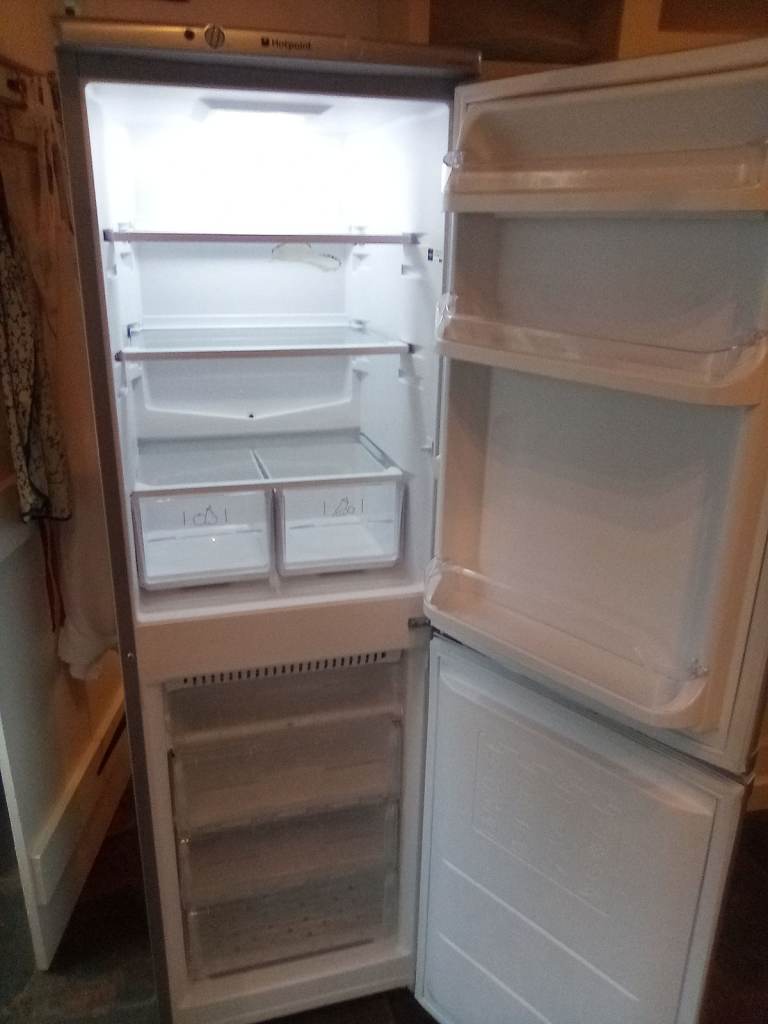 GREY HOTPOINT FRIDGE FREEZER