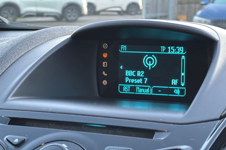  Ford Fiesta 1.6 Zetec Hatchback 3dr Petrol Powershift Euro 5 105 Ps Petrol