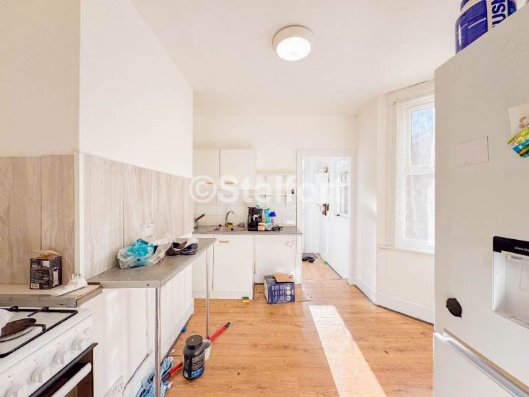 2 bedroom flat in Boleyn Road, London, E7