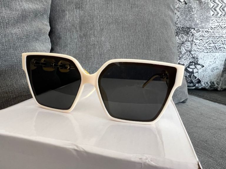Cream & Gold sunglasses 