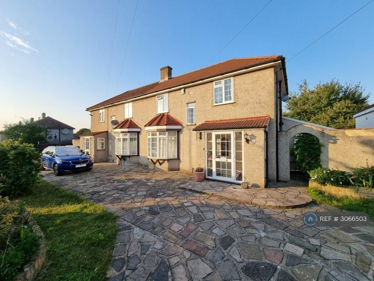 3 bedroom house in Purneys Road, London, SE9 (3 bed) (#3066503)
