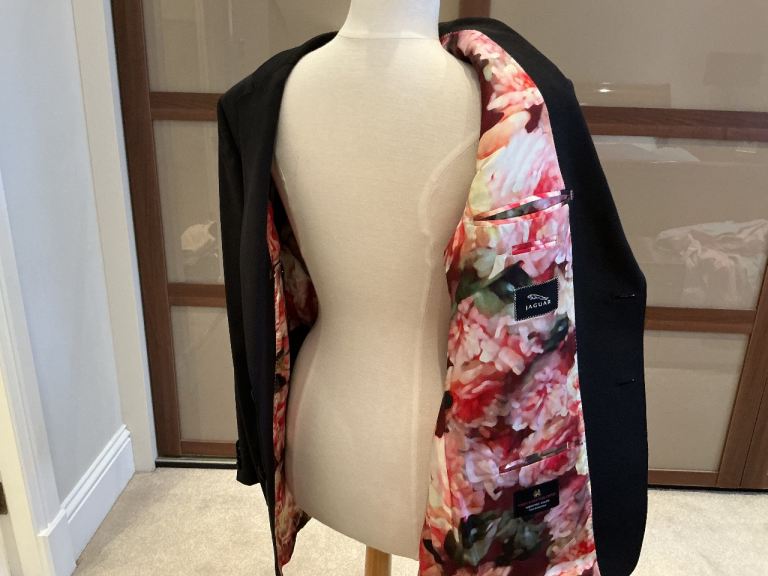 Dinner Suit Jaguar exclusive design size 42R. 0 which is 34/36 waist 34 inside leg 