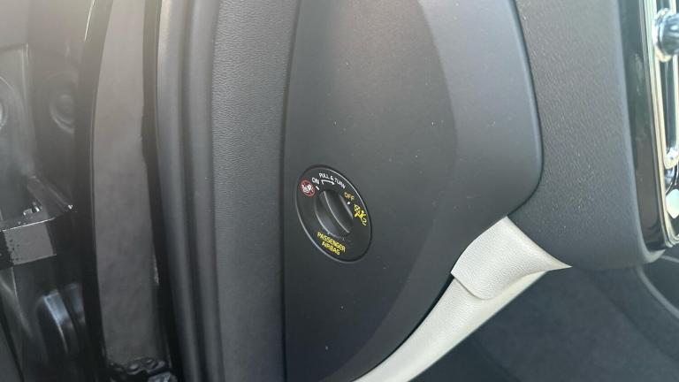  Volvo XC40 2.0 B4 MHEV Ultra Bright DCT Auto Euro 6 (s/s) 5dr Petrol/Electric Hybrid Automatic