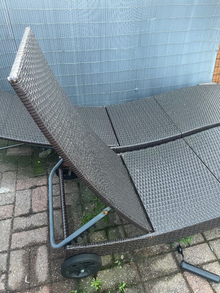 Sun lounger