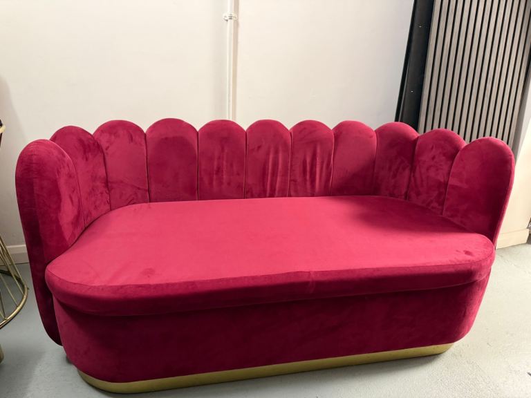 Berba Scallop-Back Velvet Lounge Sofa Burgundy 