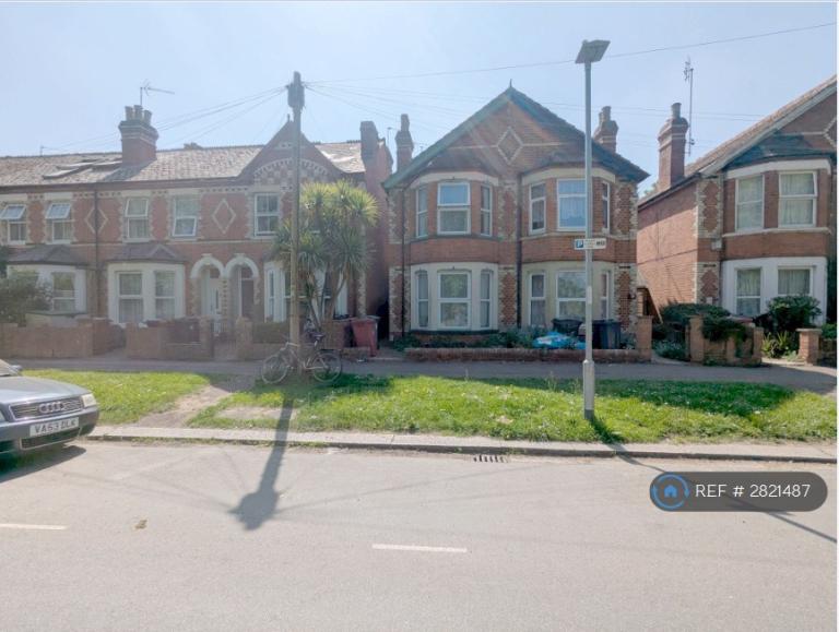 4 bedroom house in Palmer Park Avenue, Reading, RG6 (4 bed) (#2821487)