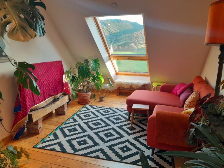 Fringe Festival let! Beautiful central Edinburgh apartment available for full Fringe!