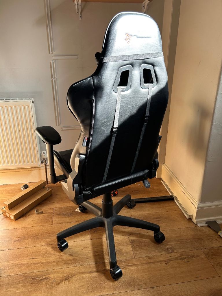 Arozzi gaming chair for sale.