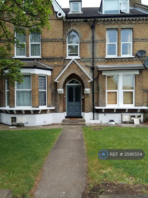 1 bedroom flat in Croydon Road, London, SE20 (1 bed) (#2595554)