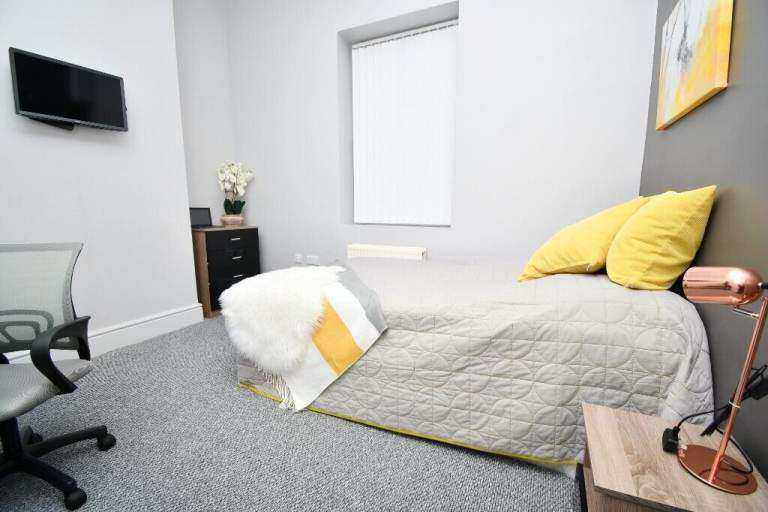 Huddersfield 4 Bed High Spec HMO For Sale Immaculate Throughout Returns in Excess of 30% PA