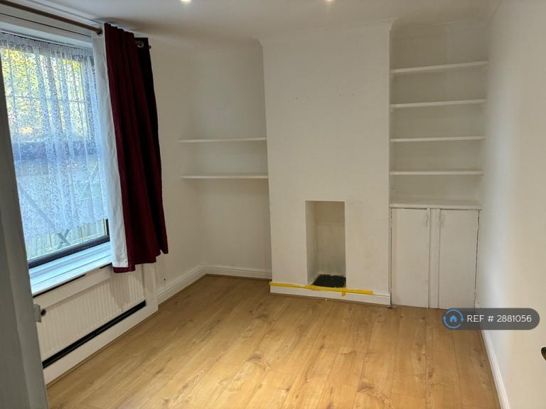 3 bedroom house in Blundell Road, Edgware, HA8 (3 bed) (#2881056)