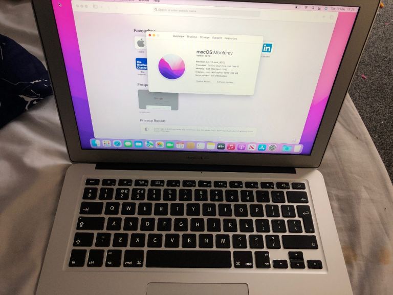 Apple MacBook Air 2017 model looks nearly new fully works has a good battery Mac OS Monterey 12.7.6