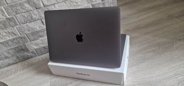 Boxed Apple MacBook Air M1 (2020) – 8GB RAM / 512GB SSD – Space